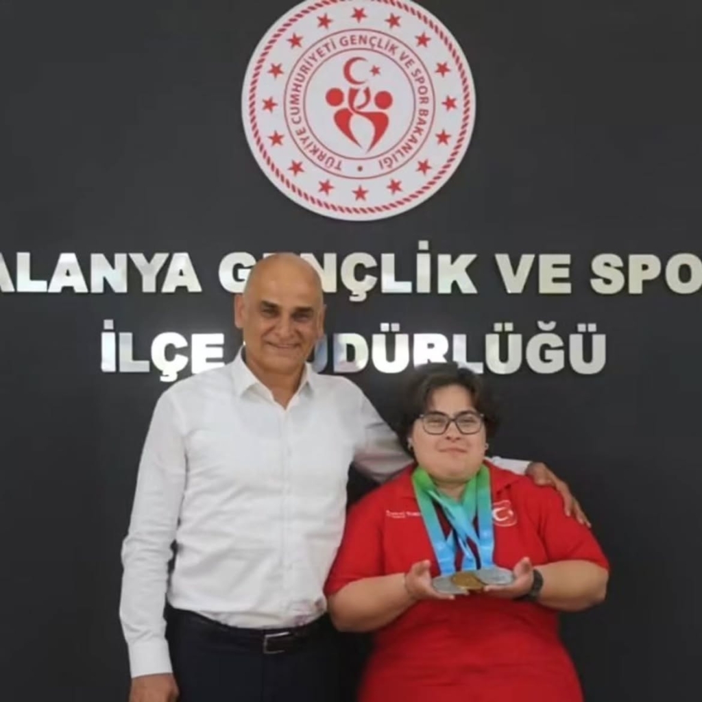 Turkiyenin ilk Down sendromlu Antrenorluk bolumu mezunuilk Eys Antrenorumuz Atletizm Ozel sp 1 - Mega TV