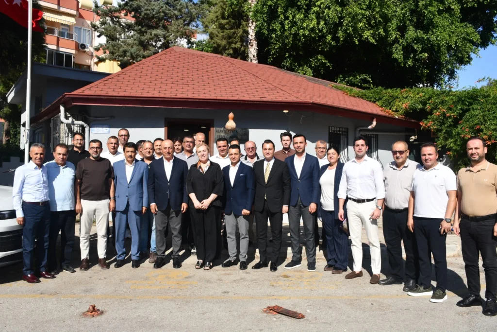 Çavuşoğlu ve beraberindeki heyetten Alanya Kent Konseyi’ne ziyaret