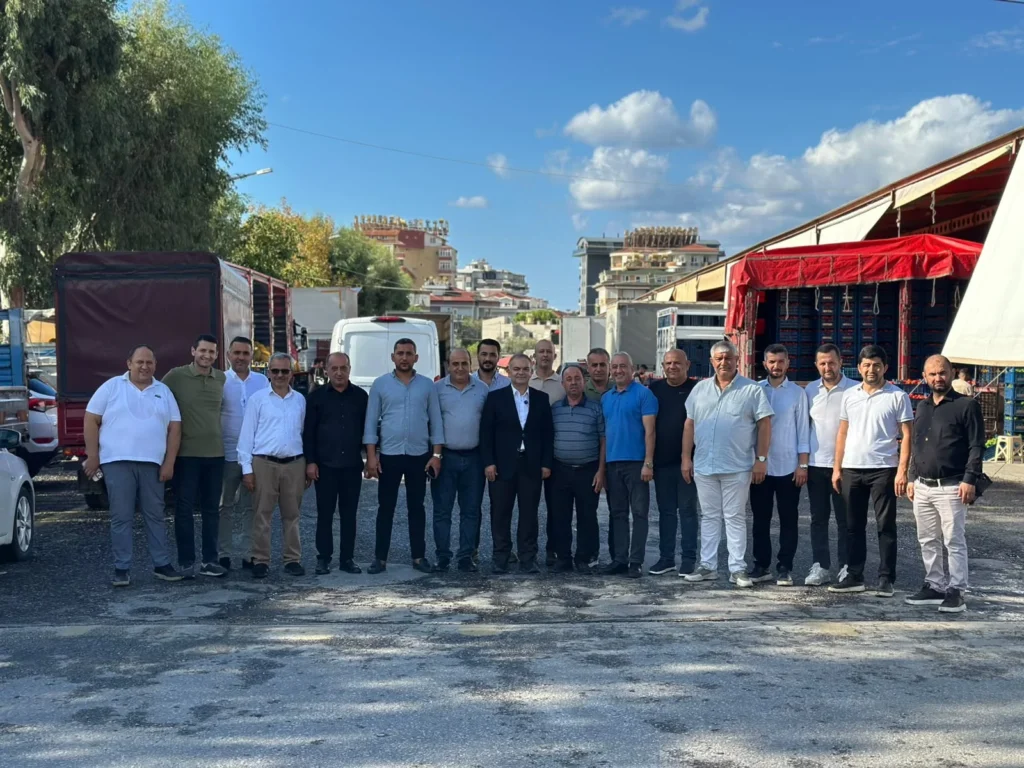 Hal esnafından Mustafa Tuna’ya destek - Mega TV Hal esnafından Mustafa Tuna’ya destek