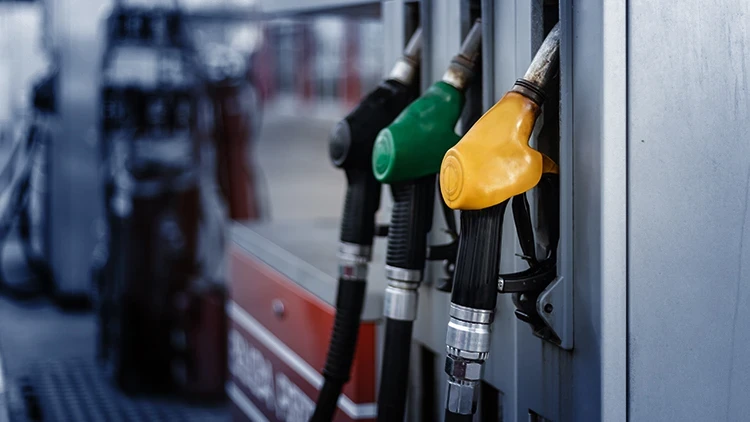 Benzine indirim geldi: Akaryakıt fiyatları düştü, mazota indirim var mı? - Mega TV Benzine indirim geldi: Akaryakıt fiyatları düştü, mazota indirim var mı?