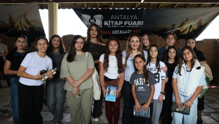 Antalya Kitap Fuarı’na üçüncü günde yoğun ilgi - Mega TV Alanya haber 12 2 - Mega TV