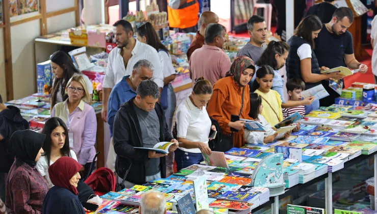 Antalya Kitap Fuarı’na üçüncü günde yoğun ilgi - Mega TV Alanya haber 13 2 - Mega TV