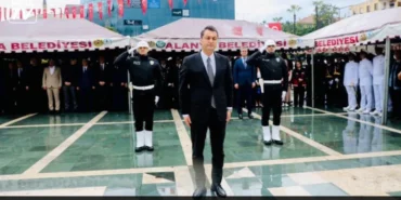 Alanya’da Cumhuriyet’in 103. yıl dönümü kutlamaları çelenk sunma töreniyle başladı