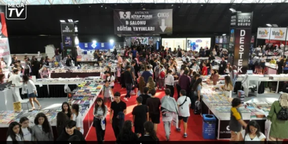 Antalya Kitap Fuarı’nda binlerce okur buluştu