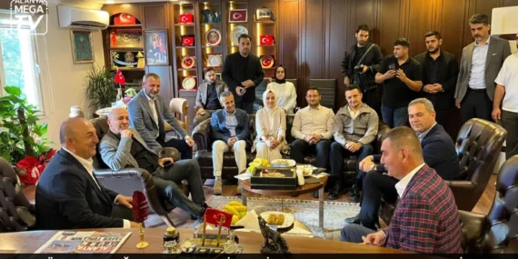 Mevlüt Çavuşoğlu ve beraberindeki heyetten MHP Alanya’ya ziyaret 