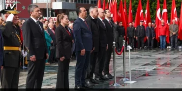 Antalya’da Cumhuriyet’in 103. yılı kutlamaları çelenk töreniyle başladı