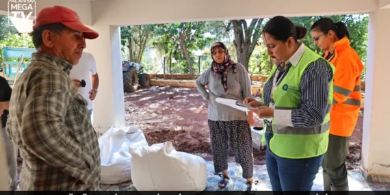 Büyükşehir Belediyesi’nden Demre’de sel mesaisi