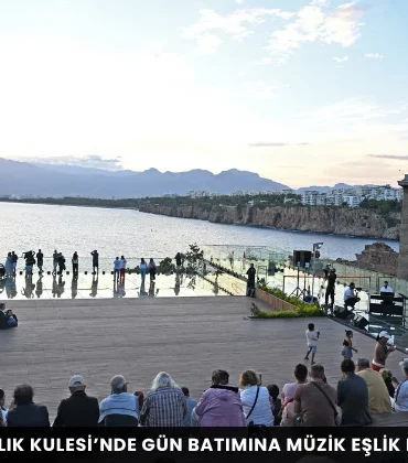 Hıdırlık Kulesi’nde gün batımına müzik eşlik etti