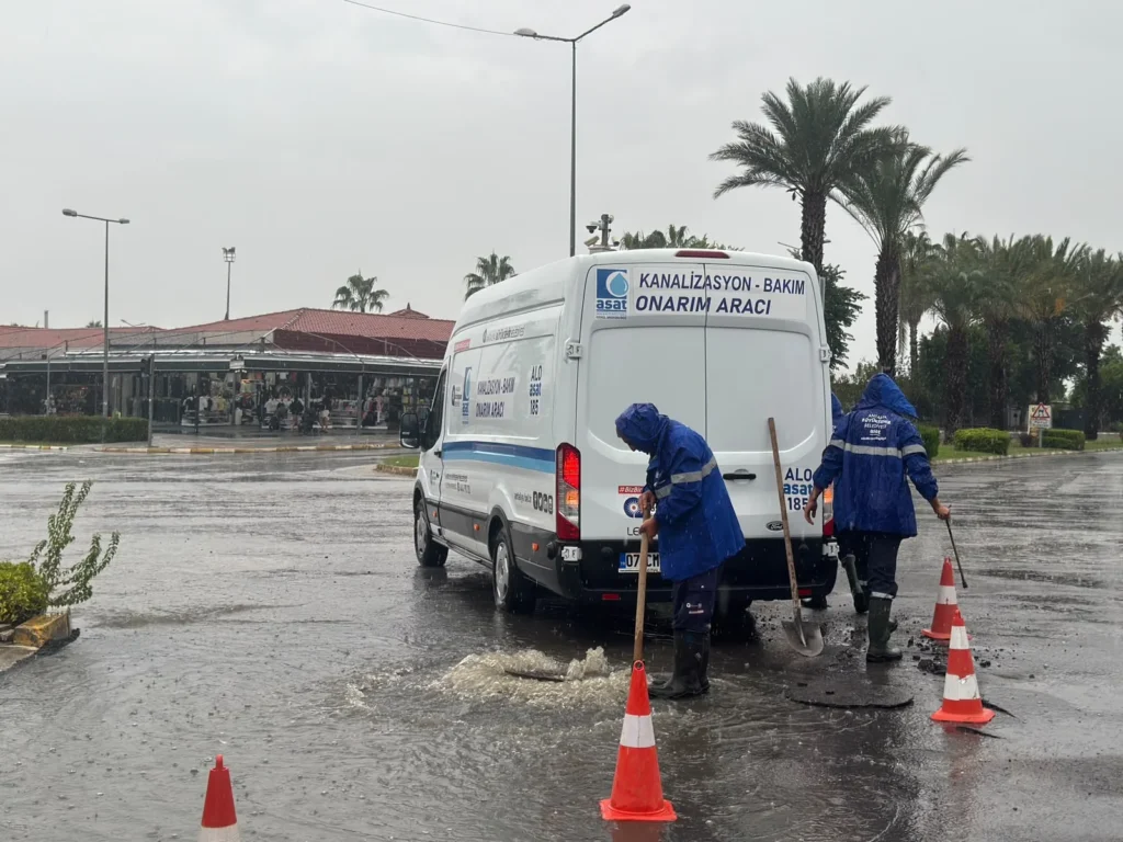 Antalya Büyükşehir Belediyesi yağışlara karşı teyakkuzda
