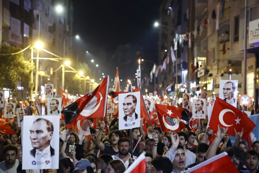 Antalya’da Cumhuriyet coşkusu Semicenk konseriyle yaşanacak - Mega TV Antalyada Cumhuriyet coskusu fener alayi ve Semicenk konseriyle yasanacak 1 - Mega TV