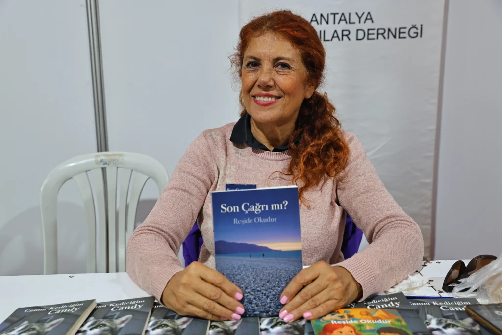 Antalyada kitap dolu gunler yasaniyor 6 - Mega TV