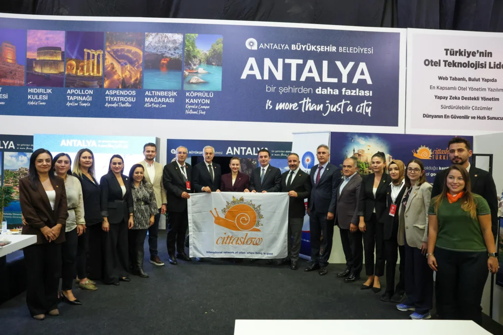 Büşra Özdemir’den Antalya turizmi mesajı: “Antalyalıların refahı artmalı” - Mega TV Baskan Vekili Busra Ozdemir Antalya Turizm Fuarinda konustu 10 - Mega TV