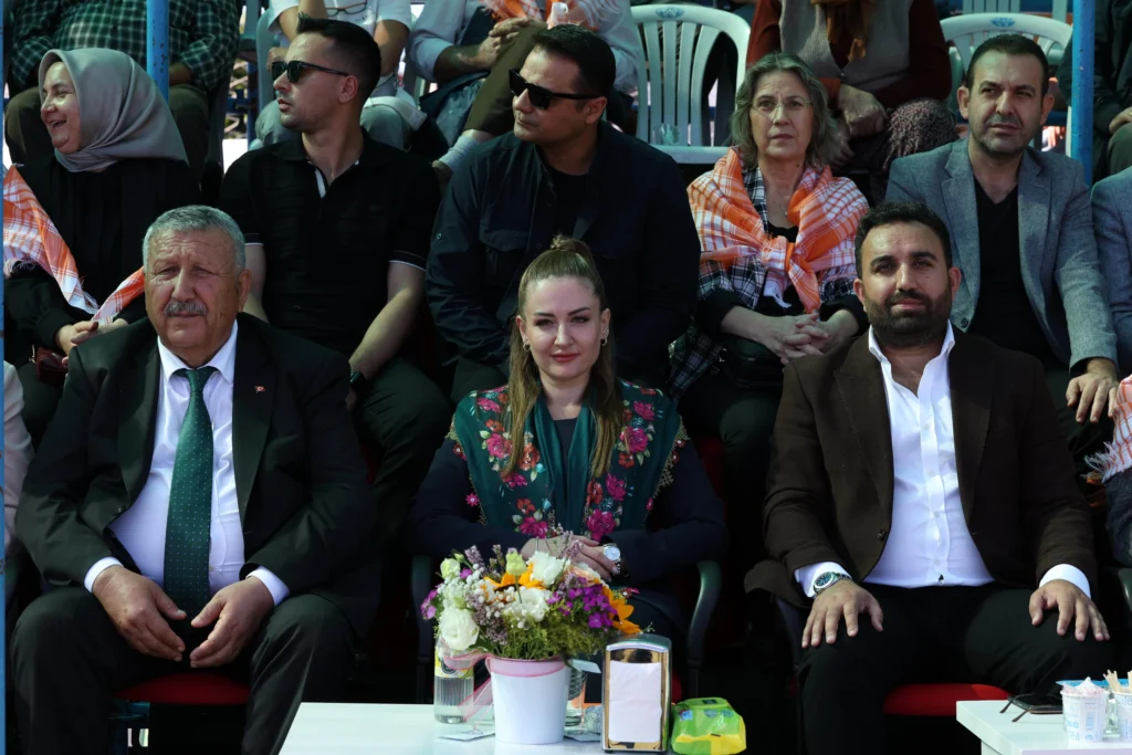 Baskan Vekili Busra Ozdemir kadin muhtarlarla guresleri izledi2 11 - Mega TV