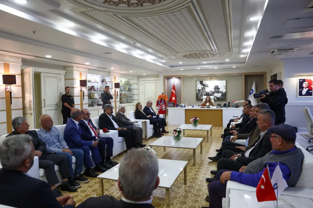 Antalya Büyükşehir Belediye Başkan Vekili Özdemir muhtar dernek başkanlarıyla buluştu