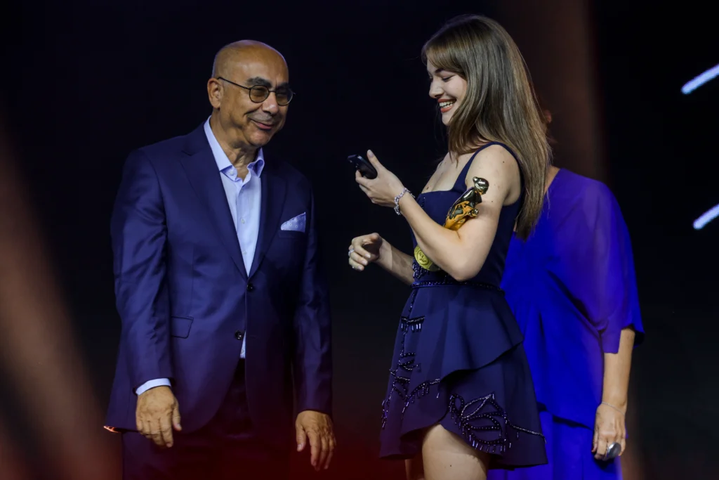 Dervis Zaim Leyla Smyrna Cabas - Mega TV