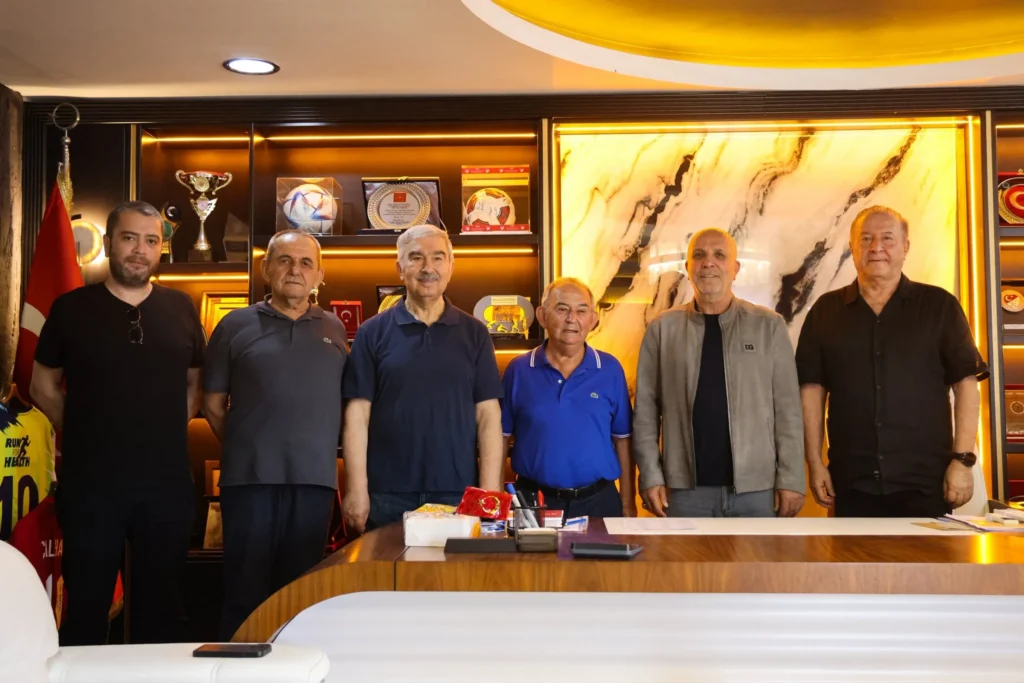 Alanyaspor’un efsane başkanları bir araya geldi - Mega TV Alanyaspor’un efsane başkanları bir araya geldi