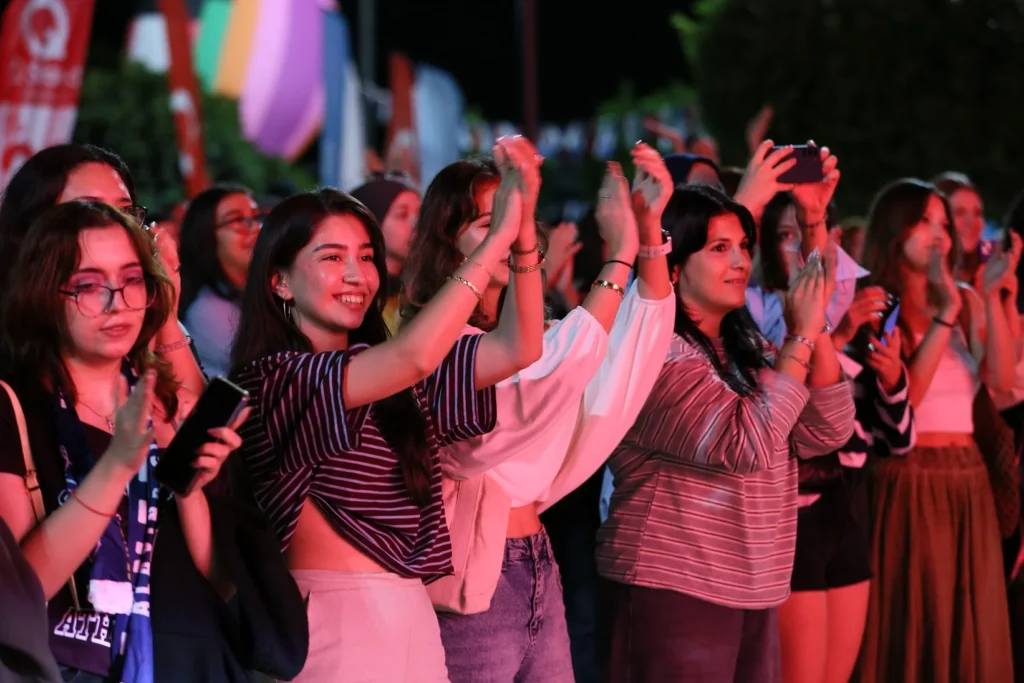 ALKÜ Hoş Geldin Şenliği coşkuyla geçti - Mega TV Hos Geldin Senligi 1 - Mega TV