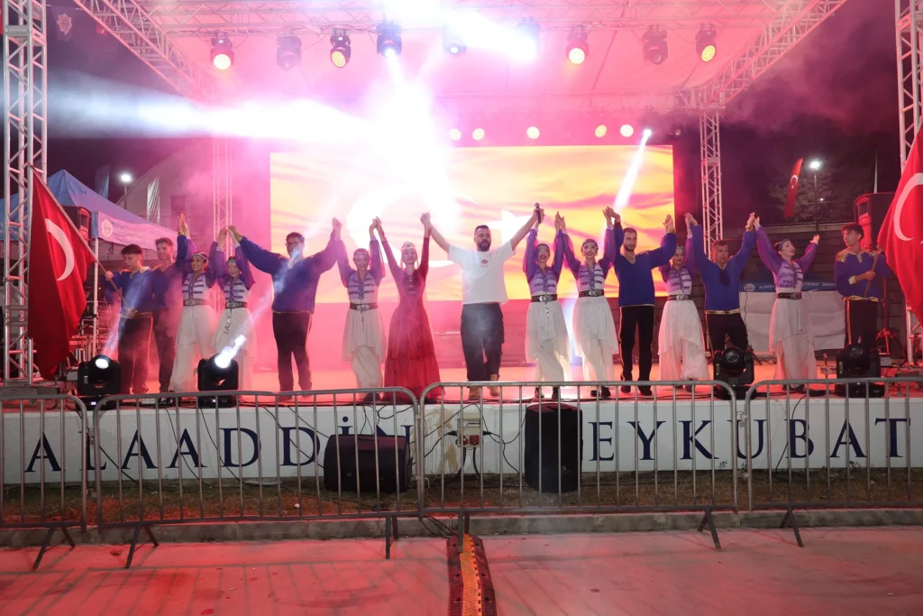 ALKÜ Hoş Geldin Şenliği coşkuyla geçti - Mega TV Hos Geldin Senligi 5 - Mega TV