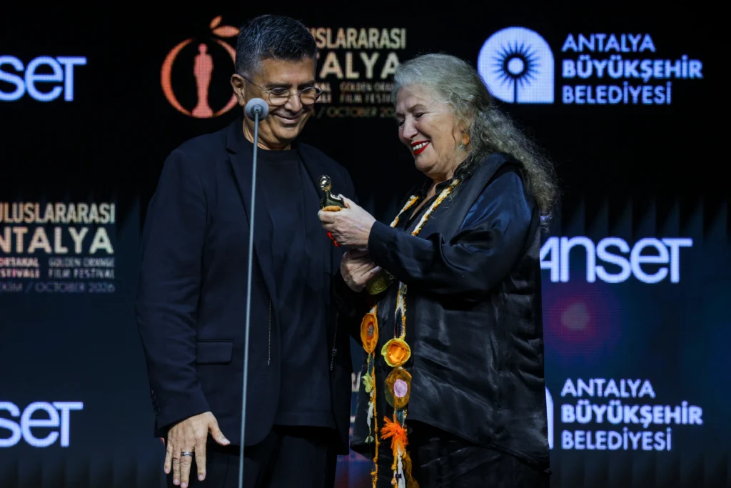 Omer Faruk Sokak Suzan Kardes - Mega TV
