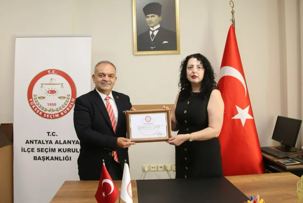 ALTSO Başkanı Mustafa Tuna mazbatasını aldı