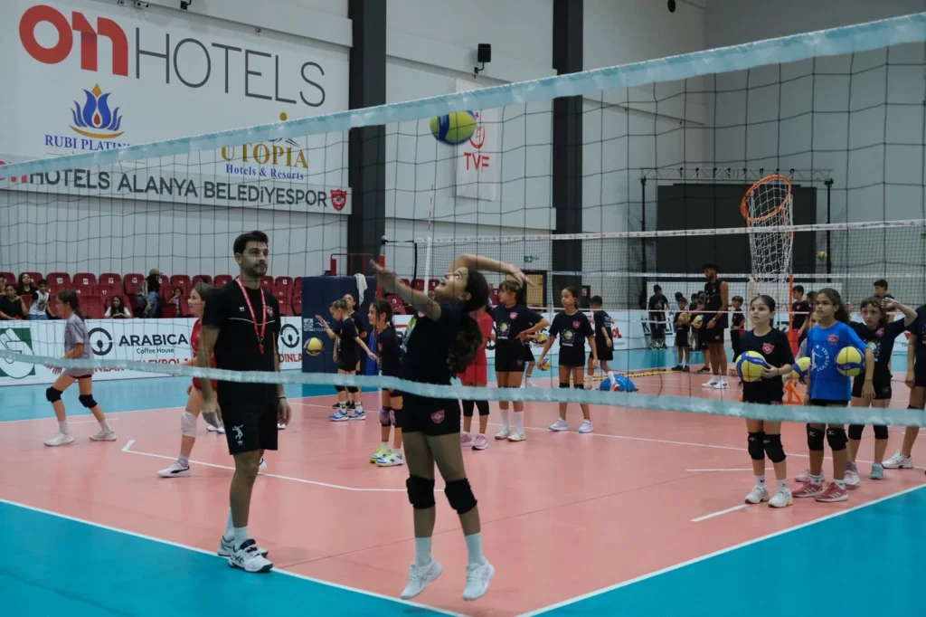 Alanya Belediyespor Kız Proje Grubu hazırlıklarını sürdürüyor