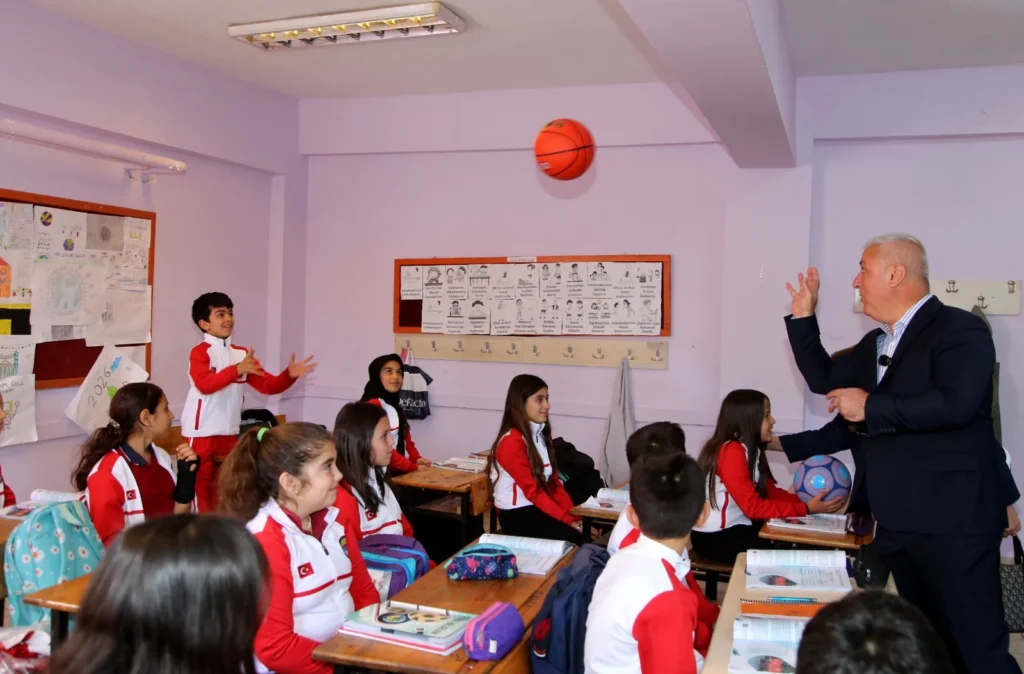 ALTSO’dan 500’den fazla öğrenciye destek - Mega TV ALTSO’dan 500’den fazla öğrenciye destek