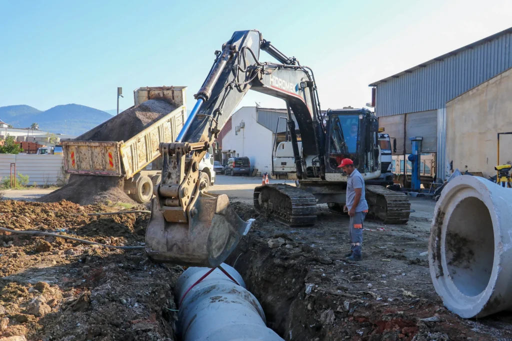 Gazipaşa Sanayi Sitesi’nde su baskınlarına karşı önlem - Mega TV WhatsApp Image 2026 10 08 at 15.07.55 1 - Mega TV