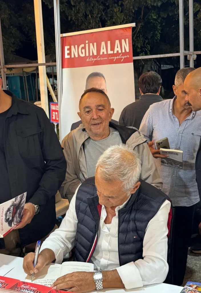 Engin Alan, Alanya Kitap Fuarı’nın ardından Gazipaşa’da dostlarıyla buluştu - Mega TV WhatsApp Image 2026 10 13 at 12.04.20 1 e1791884607526 - Mega TV