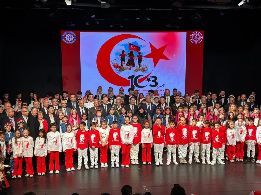 Alanya’da Cumhuriyet’in 103. yılı coşkuyla kutlandı - Mega TV Alanya’da Cumhuriyet’in 103. yılı coşkuyla kutlandı