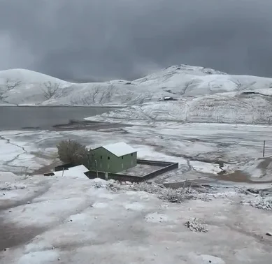 Alanya Eğrigöl Yaylası’na yılın ilk karı yağdı - Mega TV Alanya Eğrigöl Yaylası’na yılın ilk karı yağdı