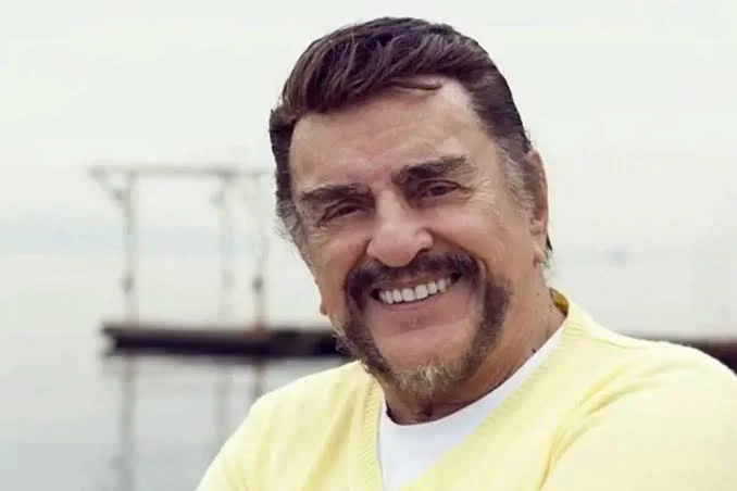 Şarkıcı Alpay hayatını kaybetti: Alpay Nazikioğlu 91 yaşında vefat etti - Mega TV Şarkıcı Alpay hayatını kaybetti: Alpay Nazikioğlu 91 yaşında vefat etti