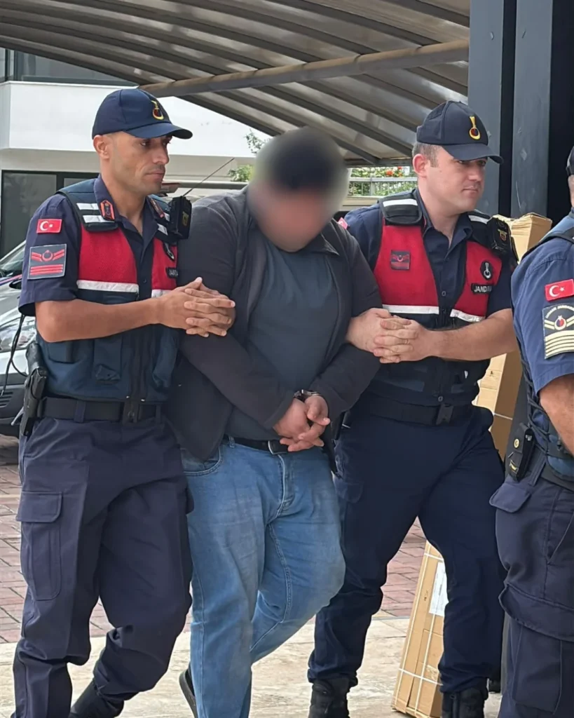 Alanya’da kuşlara eziyet iddiasında şüpheli tutuklandı - Mega TV Alanya’da kuşlara eziyet iddiasında şüpheli tutuklandı